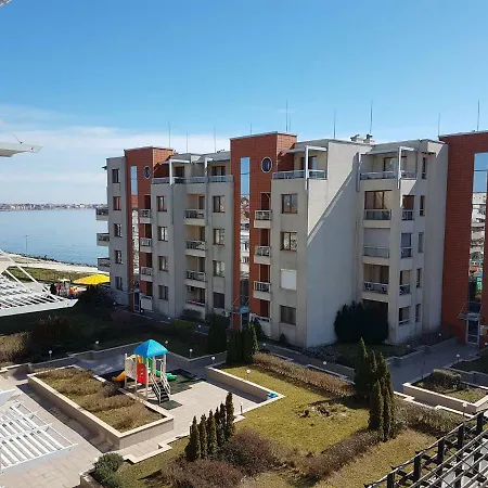 Helios 度假村 *